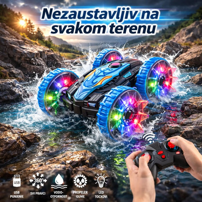 Auto na daljinski za sve terene sa propeler gumama i vodootpornom zaštitom vozi kroz planinski potok