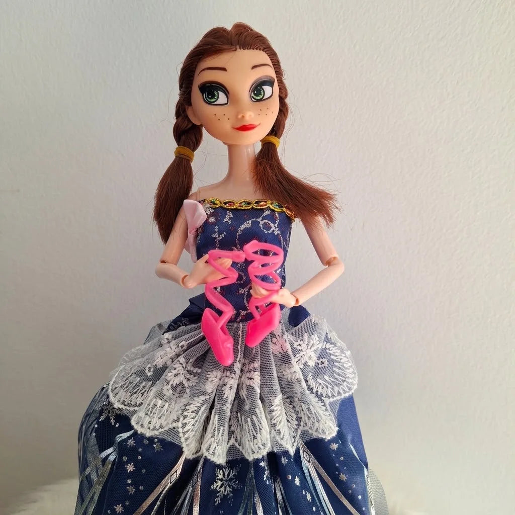 Frozen Ana lutka sa raznobojnim cipelama za presvlačenje i kreativnu igru.