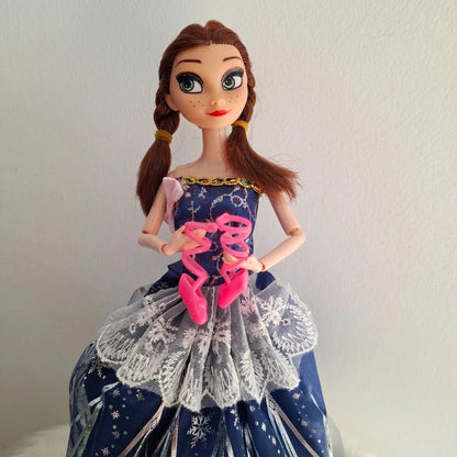 Frozen Ana lutka sa raznobojnim cipelama za presvlačenje i kreativnu igru.